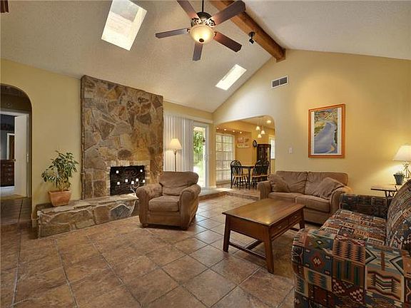 5th image of 10916 Shady Hollow Dr