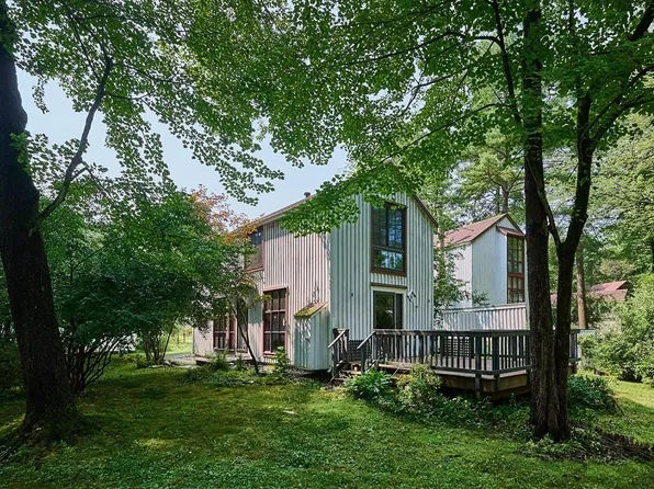 52 Pine Grv, Amherst, MA 01002