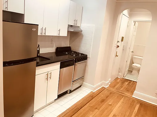 Rented by Metropolis Real Estate of Manhattan | media 62