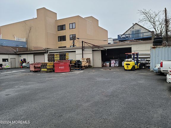 2nd image of 702-704 Summerfield Avenue