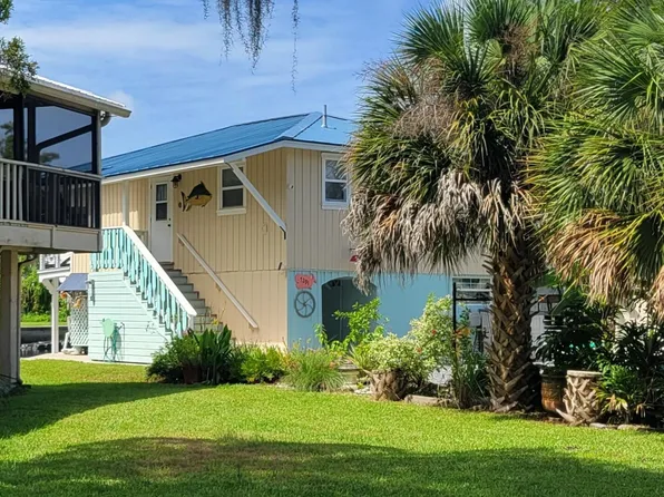 7291 Tropical Dr, Weeki Wachee, FL 34607