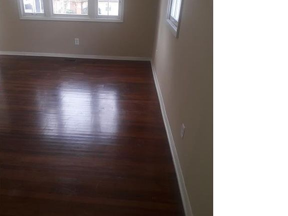 3rd image of 825 Bolton Pl NW