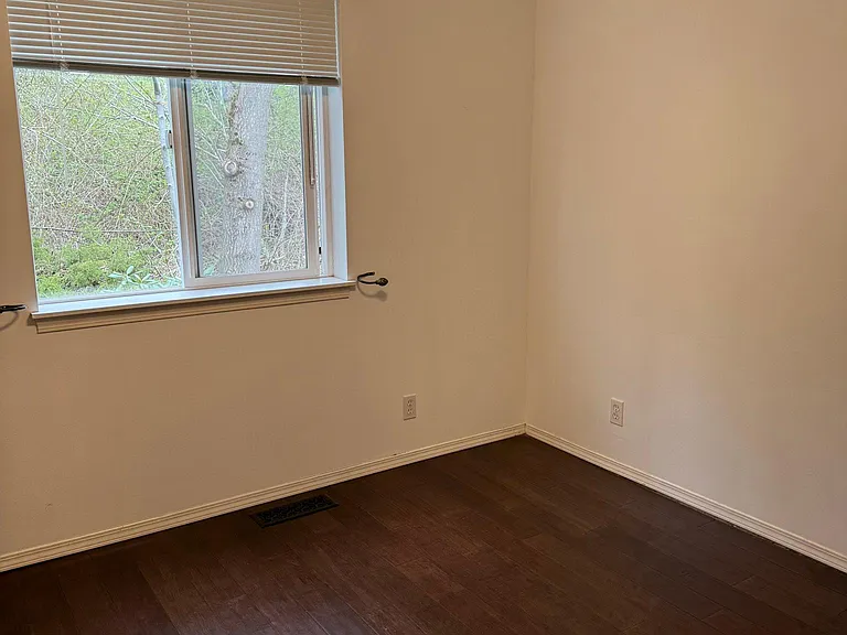 1252 NE Forest Rock Ln — Photo 12