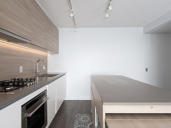 5th image of 988 Quayside Dr #1012