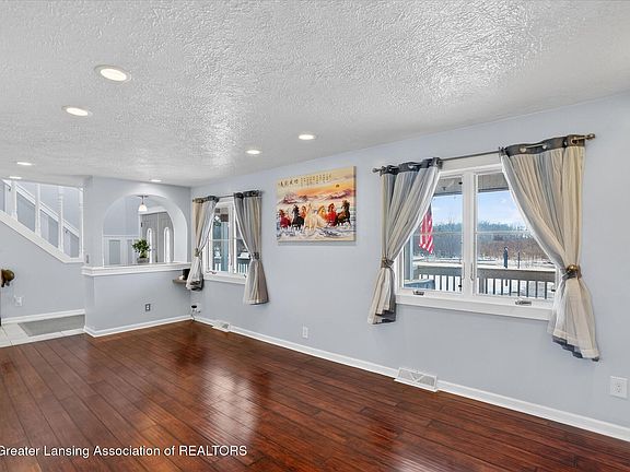 4th image of 1140 N Smith Rd