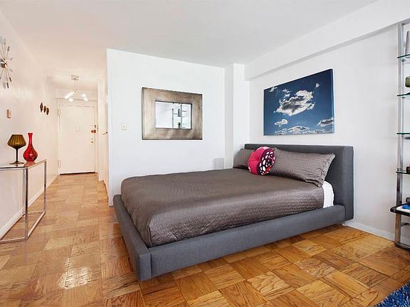 3rd image of 310 W 56th St APT 2J