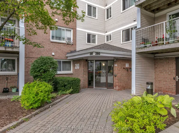 280 Brittany Dr #301, Ottawa, ON K1K 4M4