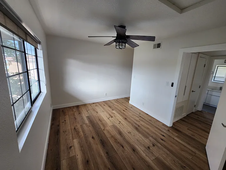 157 W Ash Ave #E — Photo 13
