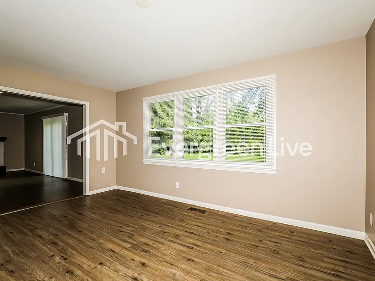 4375 Windsor Rd — Photo 6