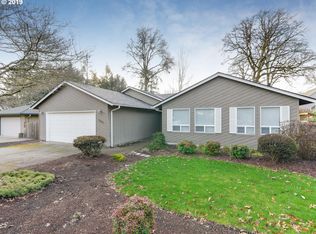 18215 Stonewood Dr, Gladstone, OR 97027