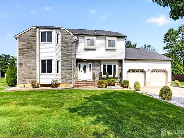 1 Cherry Creek Dr, Matawan, NJ 07747