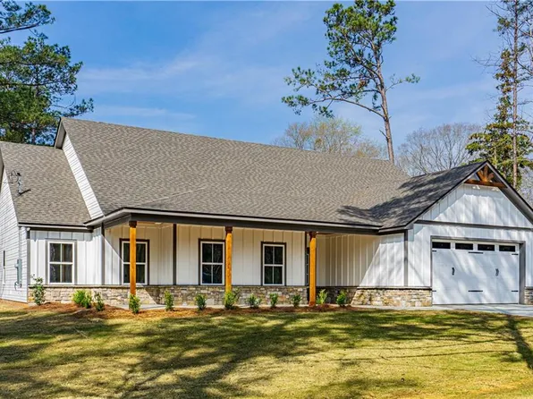 1781 Lee Road 288, Smiths Station, AL 36877