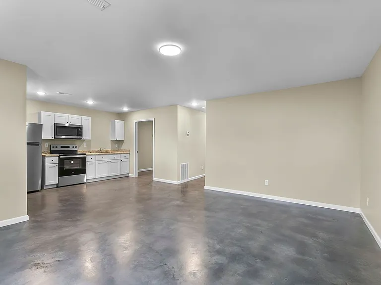1300 W Mar Elm St — Photo 13