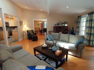 6443 Graves Ave, Lake Balboa, CA 91406