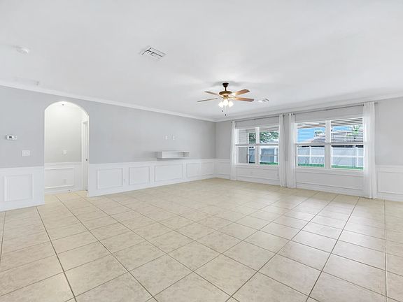 5th image of 143 SW 29th St