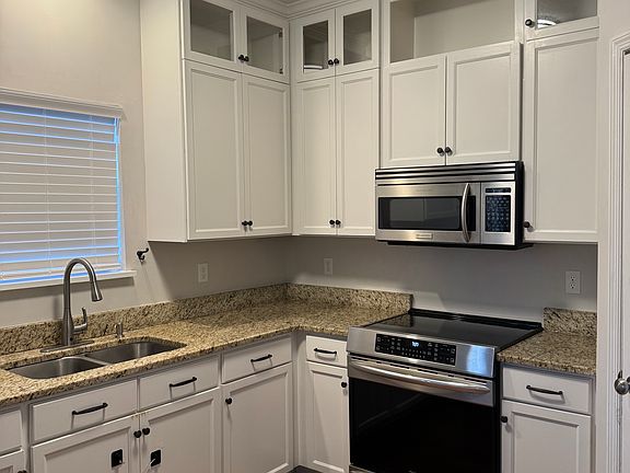 2nd image of 661 Magnolia Ln