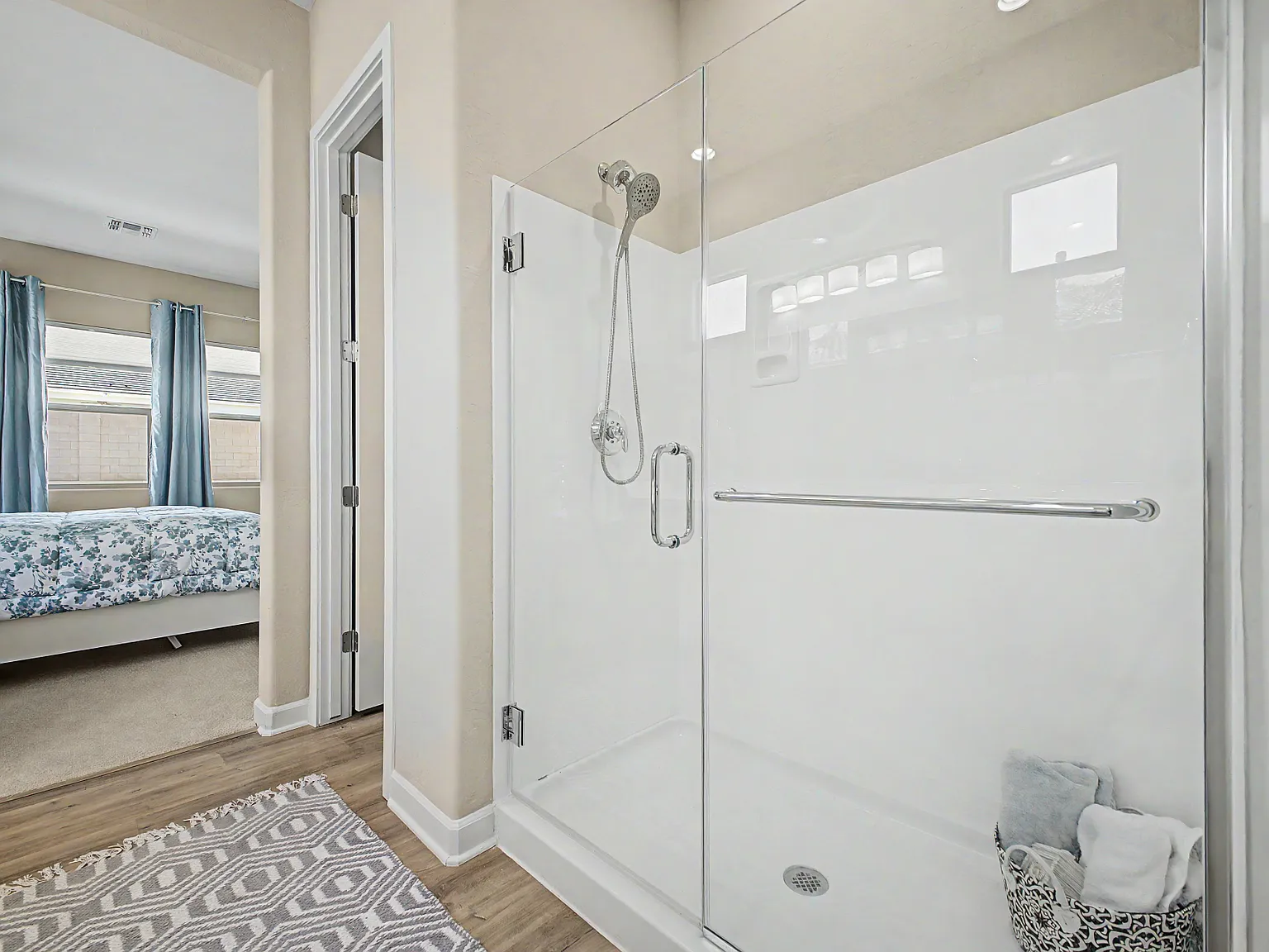 3 bed, 2.5 bath, 2134 sqft, $3,300 — Photo 3