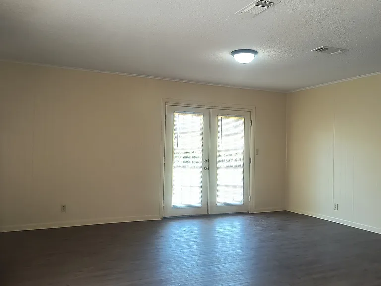 2800 S Taft St — Photo 5