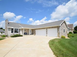 5051 N Village Dr, Leesburg, IN