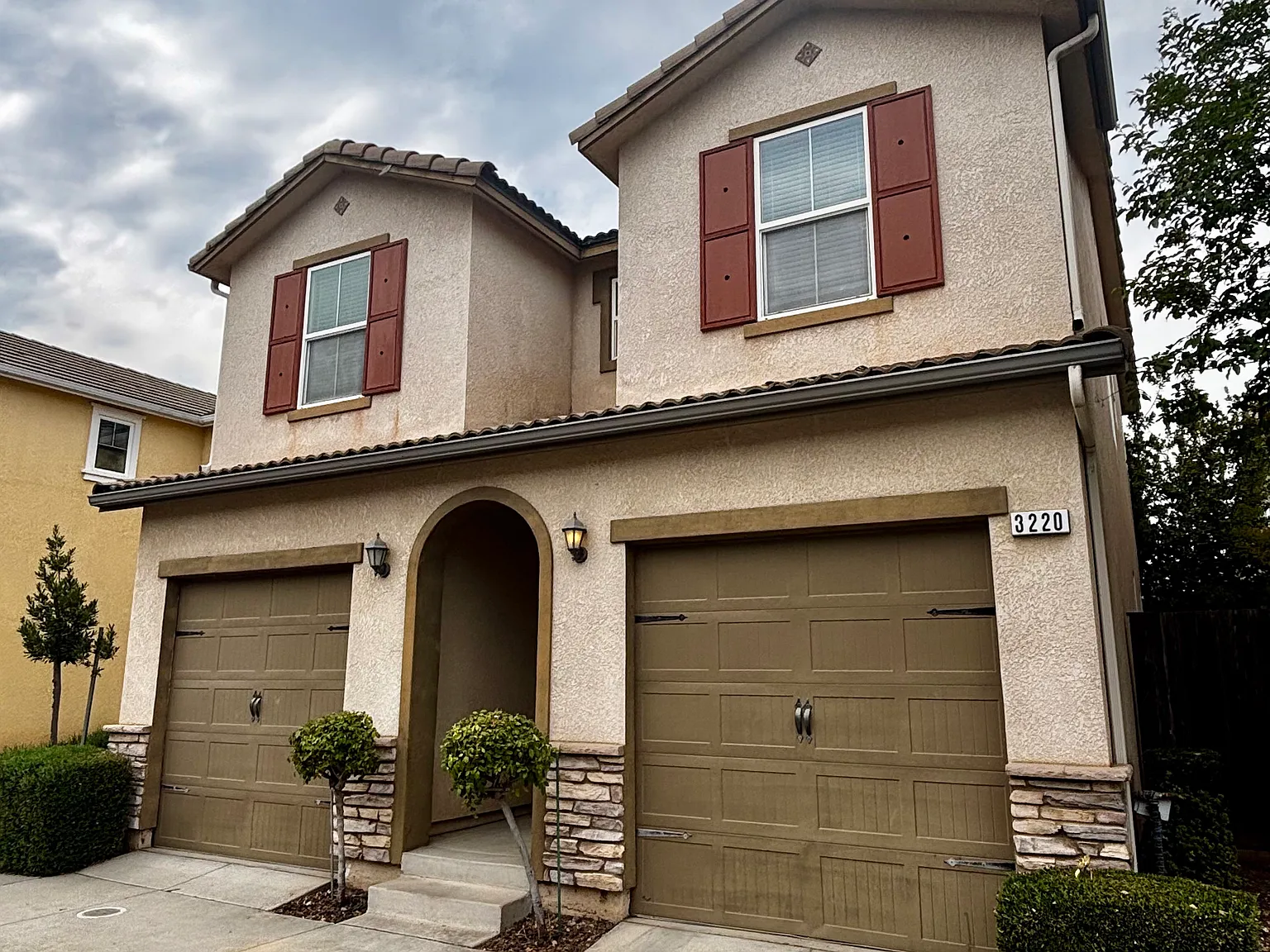 3 bed, 2.5 bath, 1413 sqft, $2,400 — Photo 2