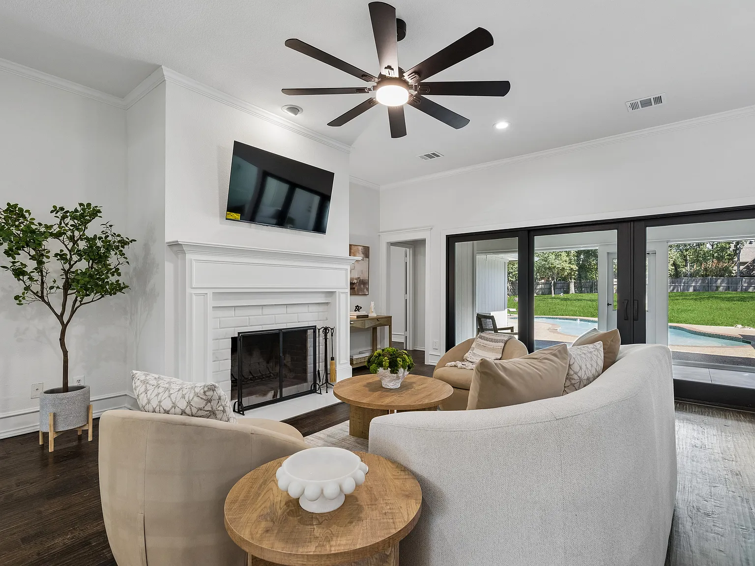 3 bed, 2.5 bath, 2450 sqft, $11,826 — Photo 4