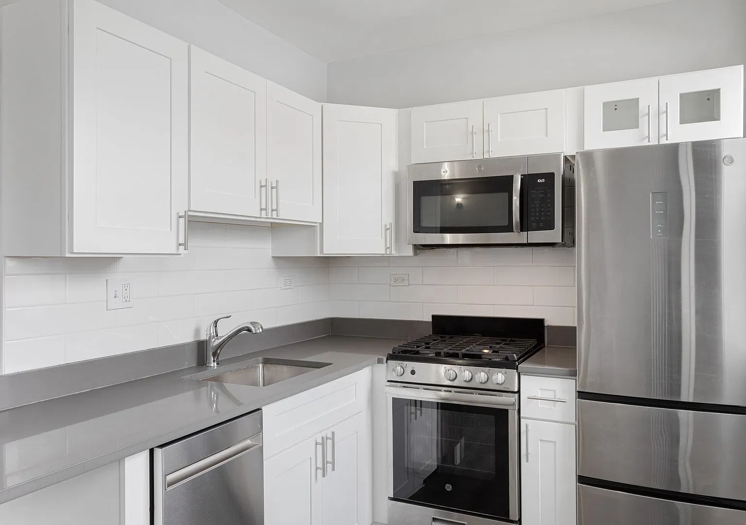 The 1521 Sherwin — Photo 2
