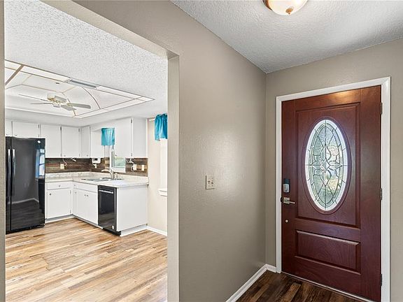 4th image of 10616 Springwood Dr