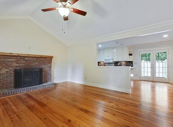 4th image of 6105 Oak Hill Dr