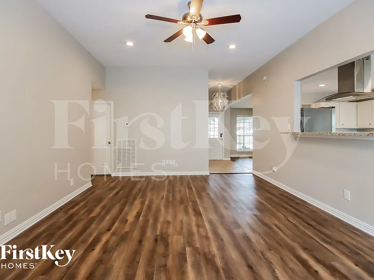 18811 Singing Woods Dr — Photo 3