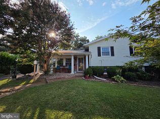 1029 S Ironwood Rd, Sterling, VA 20164