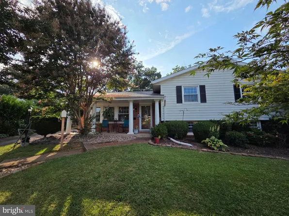 1029 S Ironwood Rd, Sterling, VA 20164