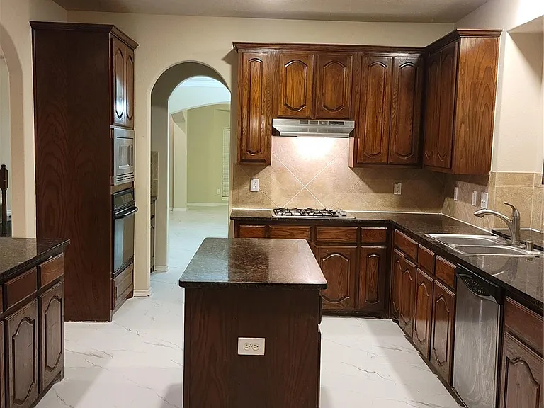 11134 Sheldon Bend Dr — Photo 2
