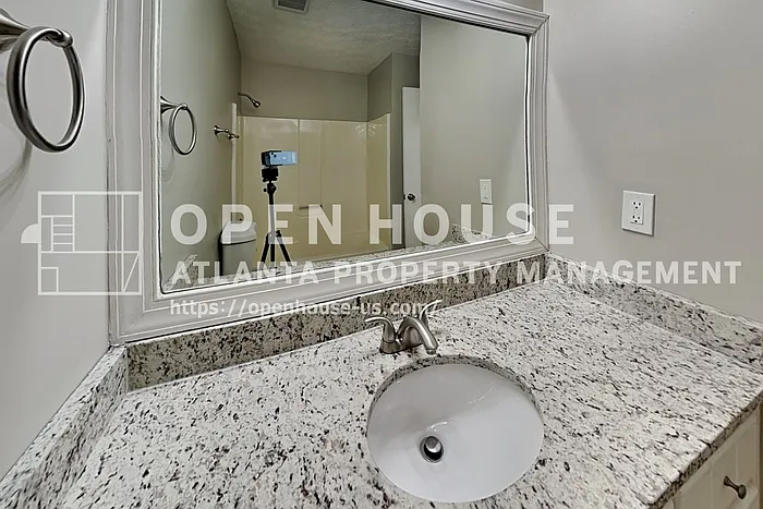 151 Castleair Dr NE — Photo 15