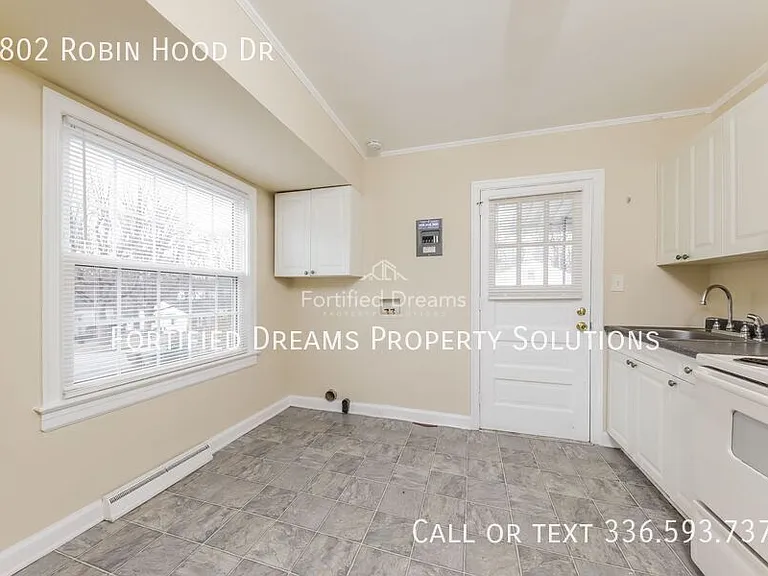 2802 Robin Hood Dr — Photo 7