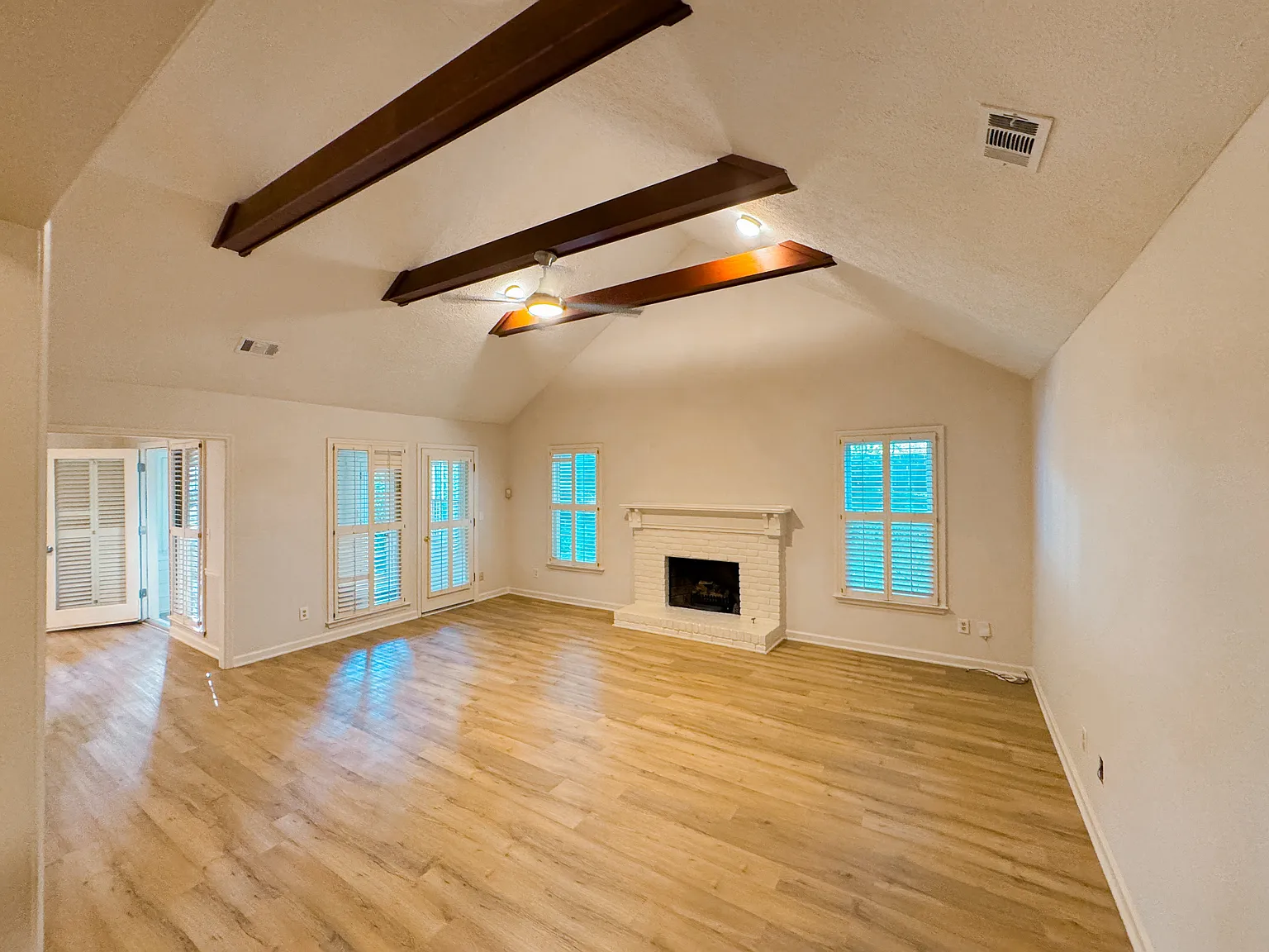 3 bed, 1740 sqft, $2,400 — Photo 4