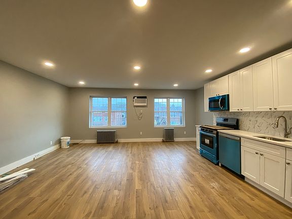 4th image of 21-20 Steinway St #2A