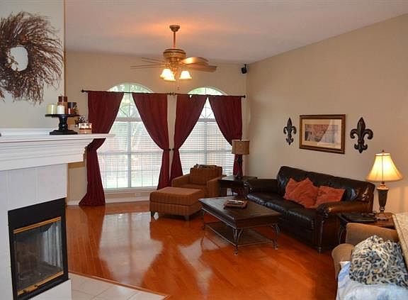 2nd image of 1440 Faringdon Dr