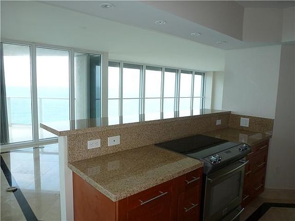 5th image of 16445 Collins Ave APT 1526