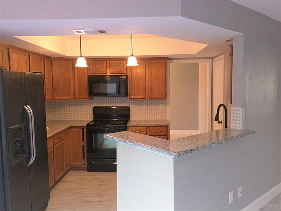 Kitchen, fridge is included