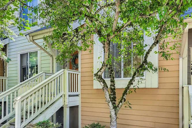 2 bed, 2.5 bath, 1090 sqft, $2,900 — Photo 2