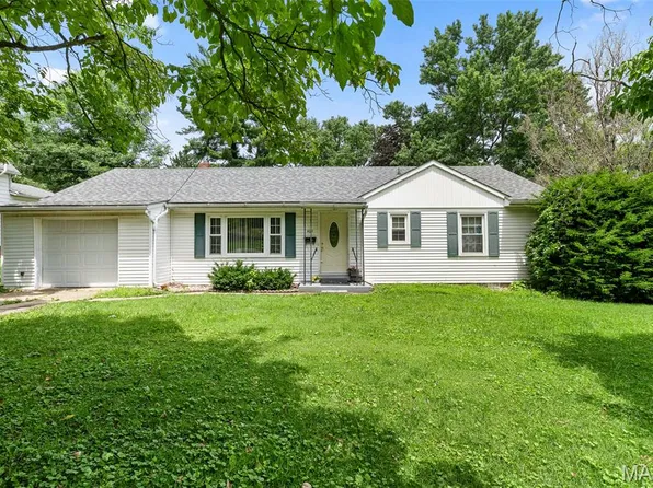 409 Hillside Ave, Hillsboro, IL 62049