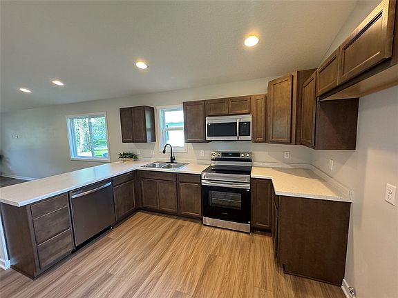 4th image of 412 E Lally St