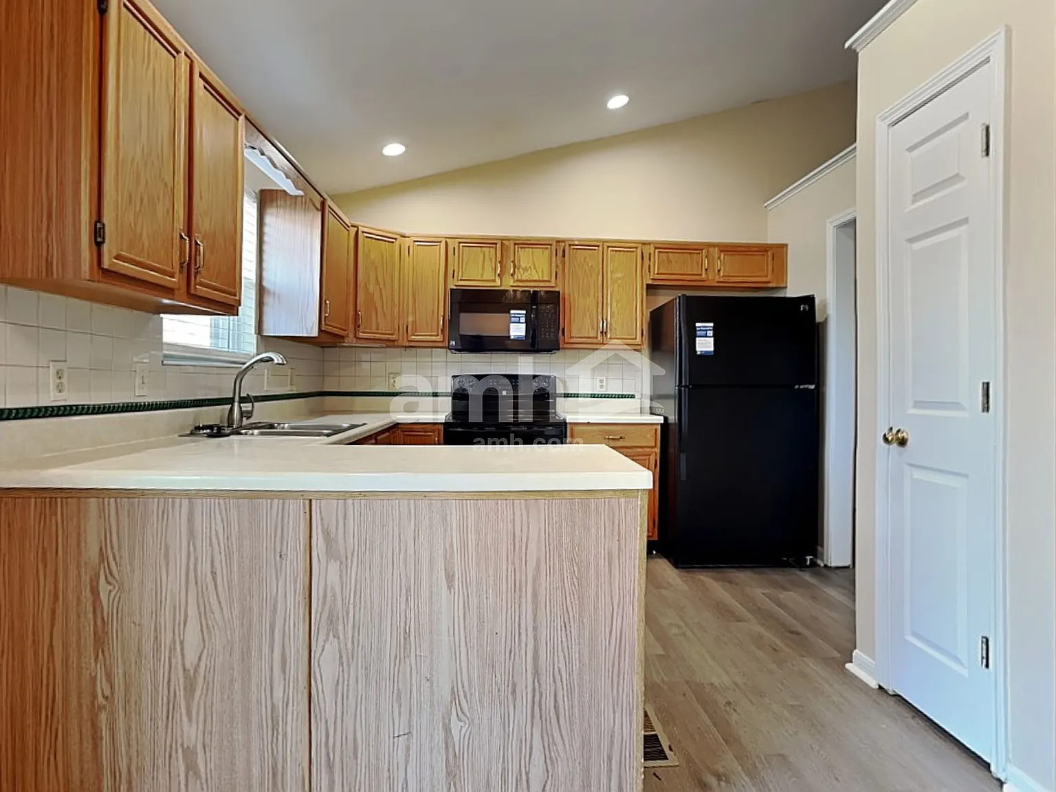 3 bed, 2.5 bath, 1442 sqft, $2,195 — Photo 3