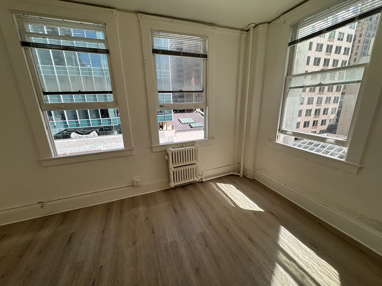 11 Belden Pl — Photo 4
