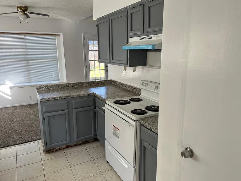 16938 Nicole Ln — Photo 7