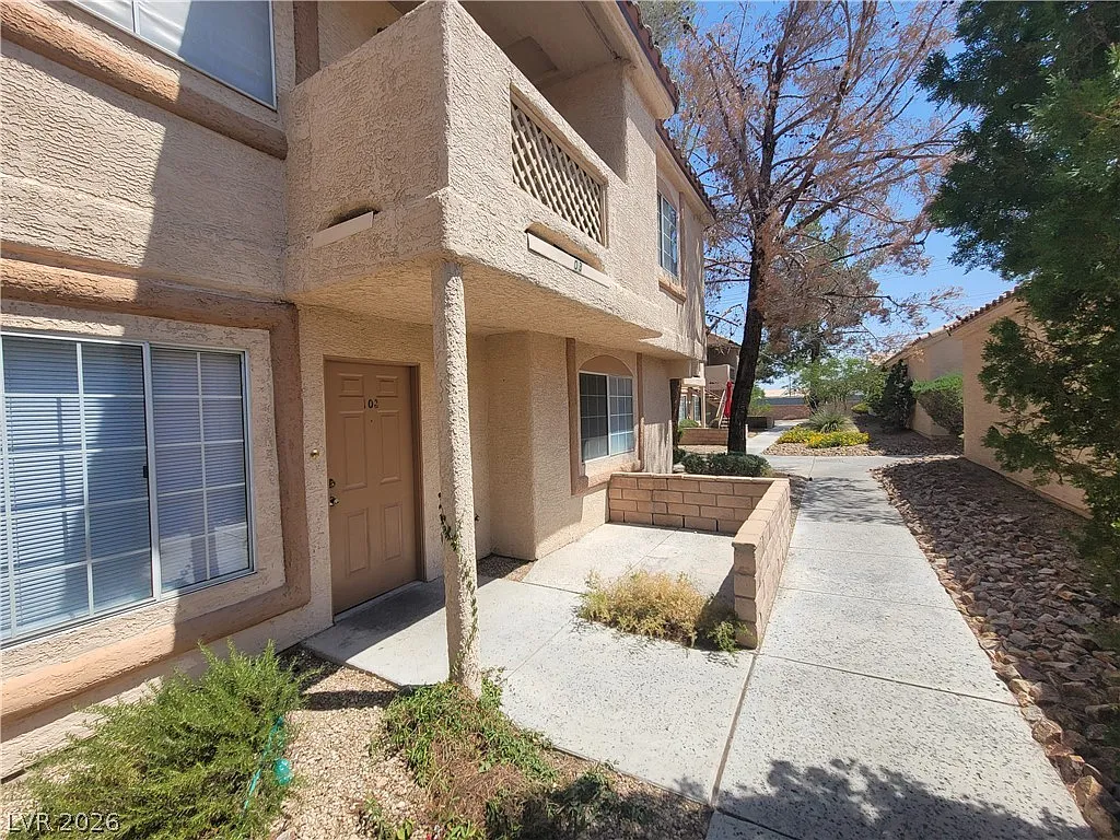 2 bed, 2.0 bath, 890 sqft, $1,354 — Photo 2