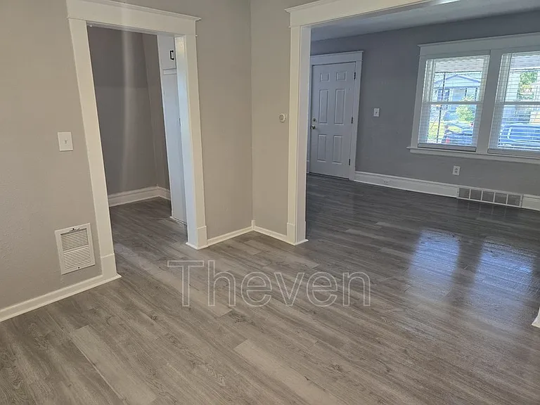 97 Davidson Ave — Photo 2