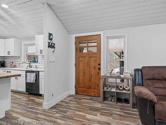 3rd image of 5015 Figure Five Hts