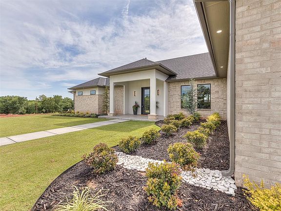 3rd image of 9509 Quail Hollow Way