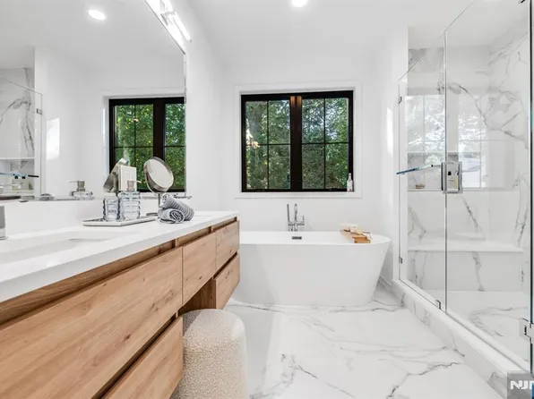 9 Fey Place, Oradell, NJ 07649